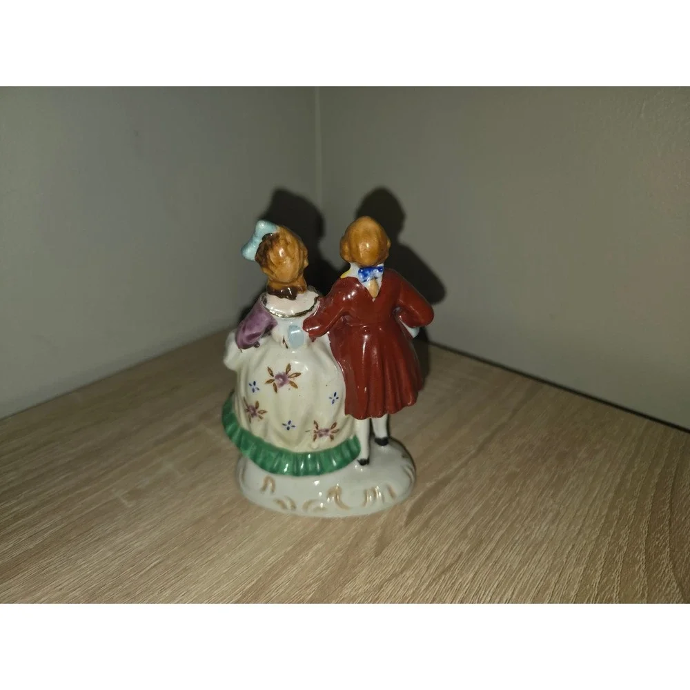 Vintage Occupied Japan Porcelain‎ Courting Couple Figurine Colonial Style Red